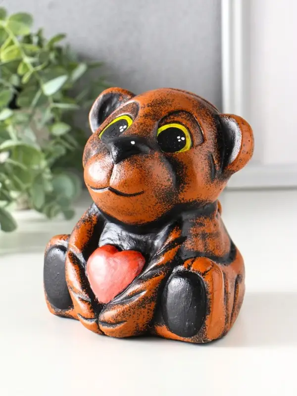 Копилка для денег &laquo;Тигрёнок с сердцем&raquo;, гипс, 14.5&times;13.5&times;13 см