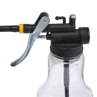 Масленка ТУНДРА, пластиковый корпус, гибкий наконечник, 300 мл