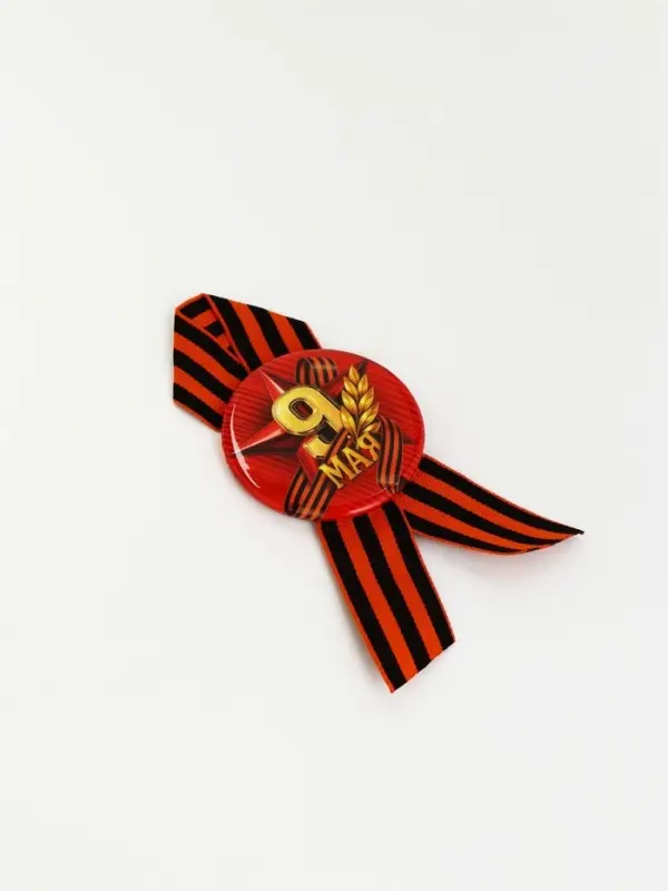 Значок с лентой с лентой "9 мая колос" красный