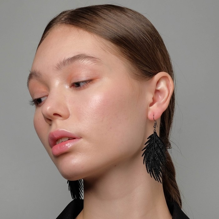 Серьги металл &laquo;Папоротник&raquo; листочек цвет чёрный