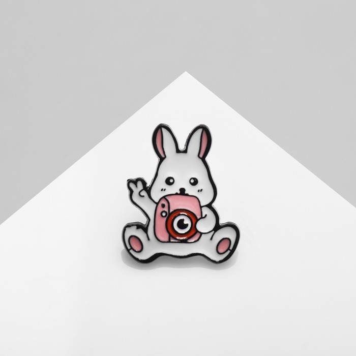 Значок &laquo;Зайка&raquo; с камерой, цвет бело-розовый в чёрном металле