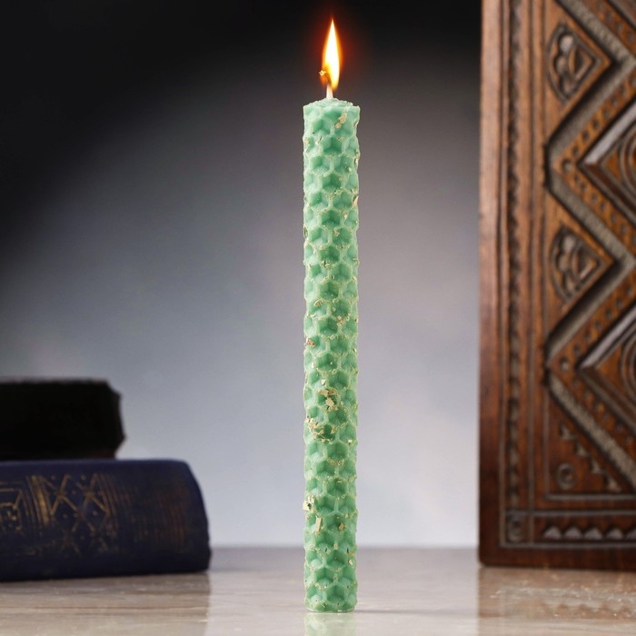 Свеча из вощины с эвкалиптом Свеча из вощины с эвкалиптом "От плохих людей и злых духов" , 13х1,7 см, 1 ч, зеленый