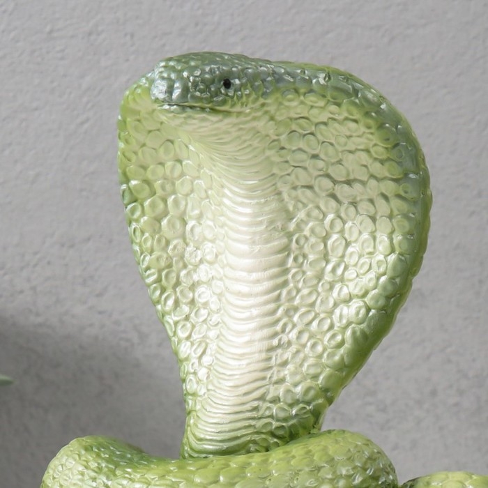 Фигурка "КОБРА НА СУНДУКЕ"  20  х 17  х 12 см.