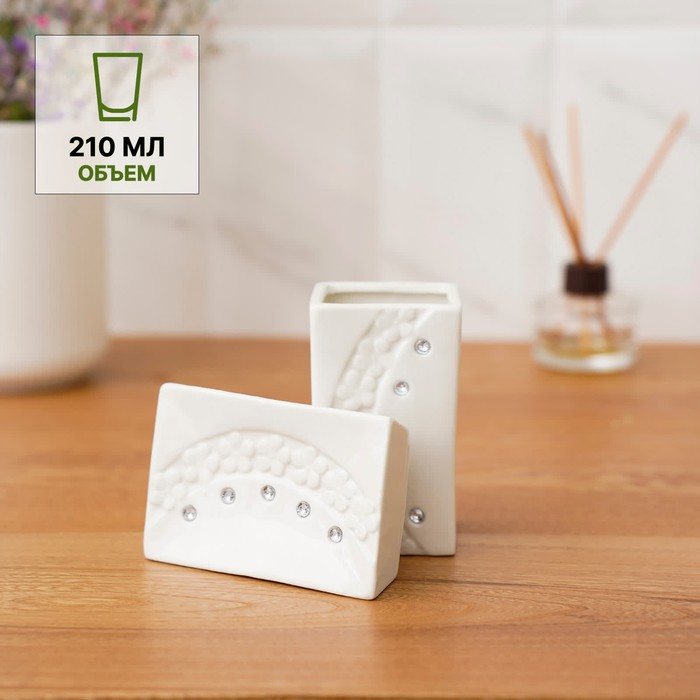 Набор аксессуаров для ванной комнаты Доляна &laquo;Цветочный барельеф&raquo;, 4 предмета (дозатор 270 мл, мыльница, 2 стакана 210 мл), цвет белый