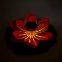 Садовый светильник для водоемов 28 х 28 х 9 см на солнечной бат-е "Лотос" красный N008