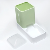 Автокормушка для животных 3,5 л, бело-зеленый Автокормушка для животных 3,5 л, бело-зеленый