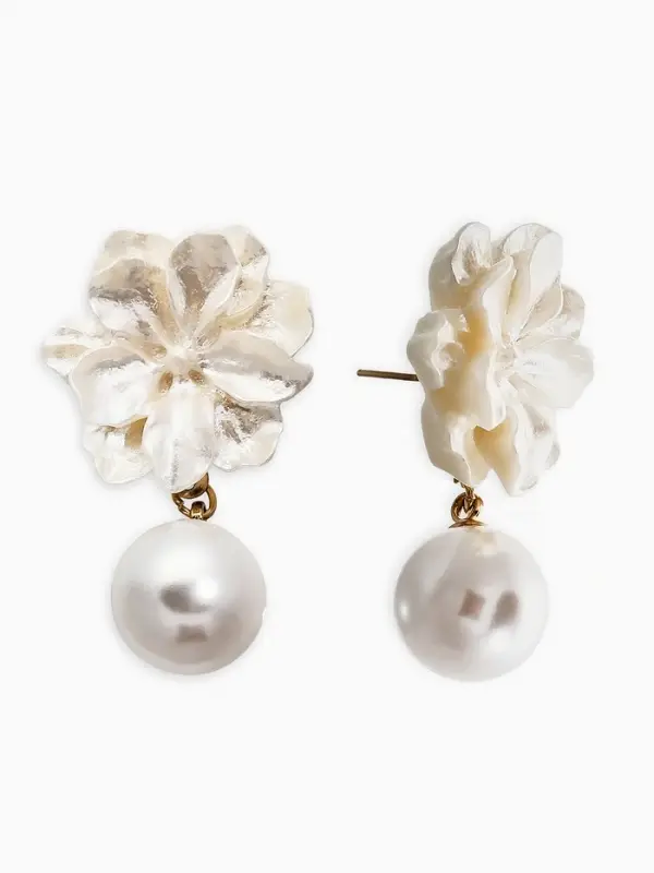 Серьги "Цветок с жемчугом", цвет молочный в золоте
