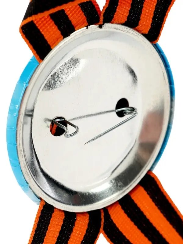 Значок закатной с георгиевской лентой &laquo;9 мая&raquo;