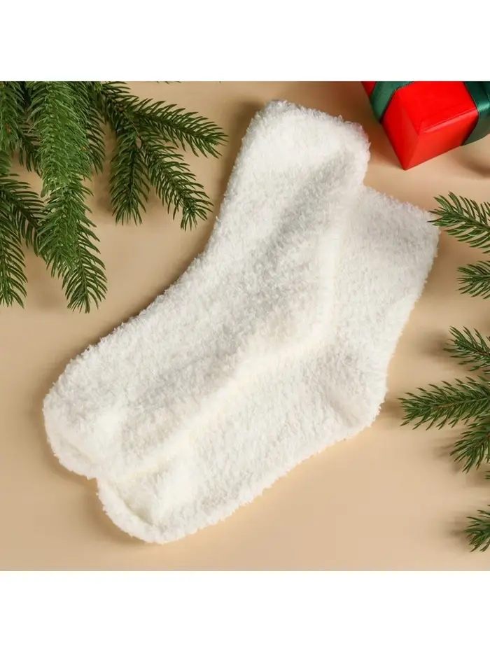 Подарочный набор новогодний &laquo;Все мечты сбудутся&raquo;:Чай новогодний чёрный 50 г, крем-мед с клубникой 120 г, носки 36 - 39 размер, термос 500 мл.