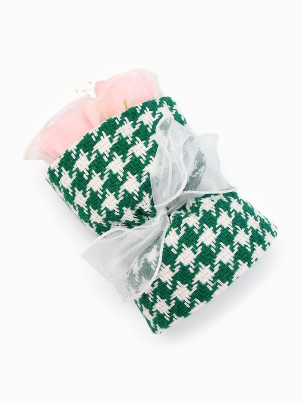 Букет из трех розовых мыльных роз