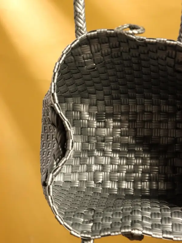 Сумка плетёная пластиковая 23х11х30 см, цв. серебристый