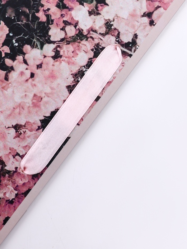 Пакет подарочный вертикальный &laquo;Табебуйя розовая&raquo;,  M 26 &times; 32 &times; 12 см