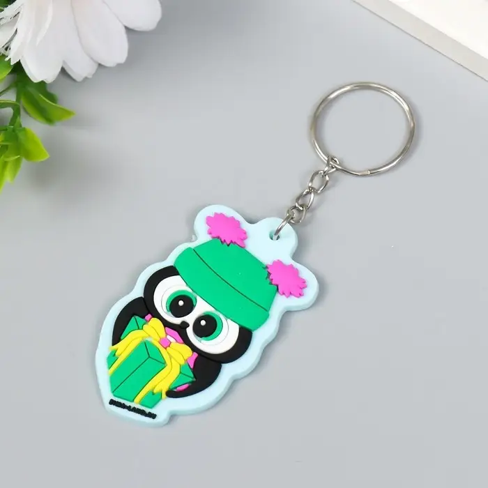 Брелок резина "Совушка в шапке с ушками, с подарком" 6х3,5 см