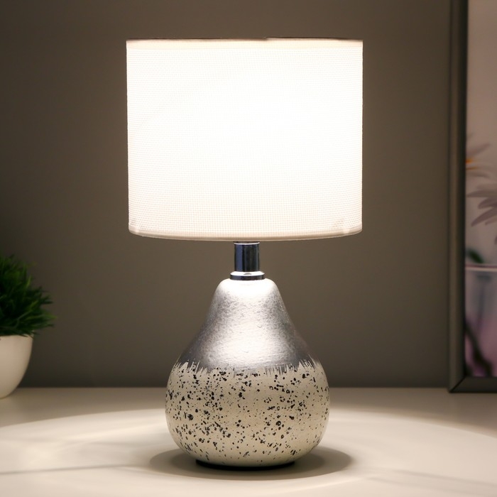 Настольная лампа "Лиана" Е14 40Вт бело-серебристый 15х15х28 см