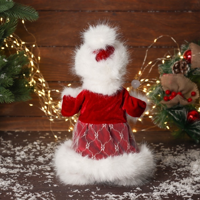 Снегурочка "В пушистой шубке, с фонариком" двигается, с подсветкой, 30х18 см, красный