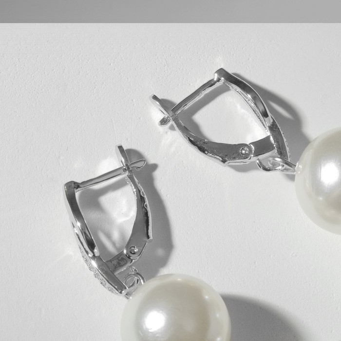 Серьги с жемчугом &laquo;Виноград&raquo; гроздь с нотой, цвет белый в серебре