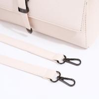 Сумка-мессенджер на магните, цвет белый Сумка-мессенджер на магните, цвет белый