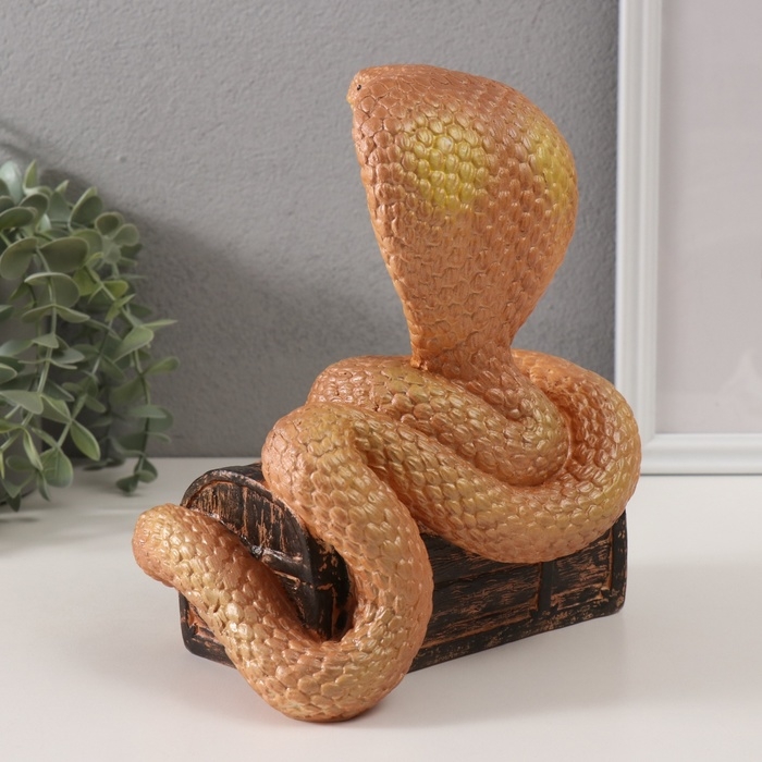 Копилка Копилка"КОБРА НА СУНДУКЕ " 20 х 17 х 12 см.