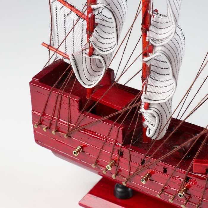 Корабль сувенирный малый &laquo;Вингилот&raquo;, борта красное дерево, паруса белые, 4&times;20&times;20 см