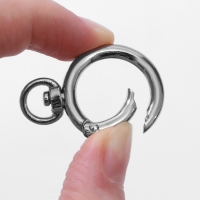 Кольцо-карабин, 39 мм, d = 27/19 мм, толщина - 4 мм, с креплением 9 &times; 2,2 мм, 5 шт, цвет серебряный