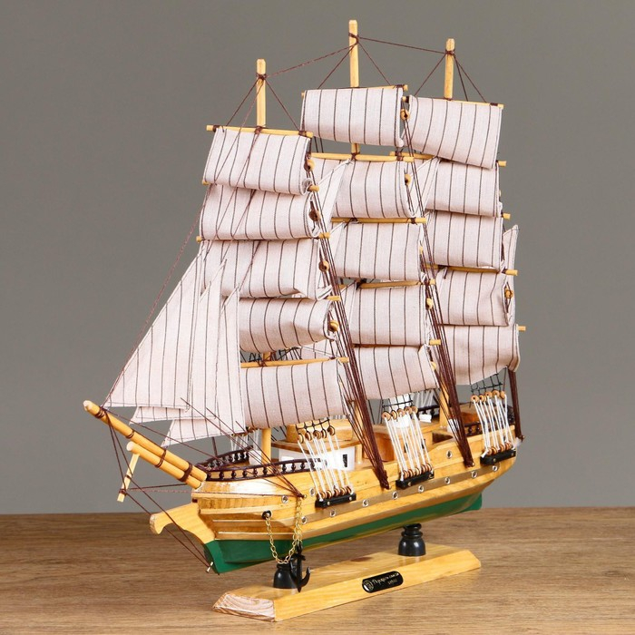 Корабль сувенирный средний &laquo;Виксен&raquo;, борта светлое дерево, паруса микс, 42х49х10 см