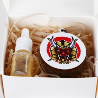 Набор «Истиный самурай», подвеска деревянная с пропиткой и ароматизатор, 10 мл Набор «Истиный самурай», подвеска деревянная с пропиткой и ароматизатор, 10 мл