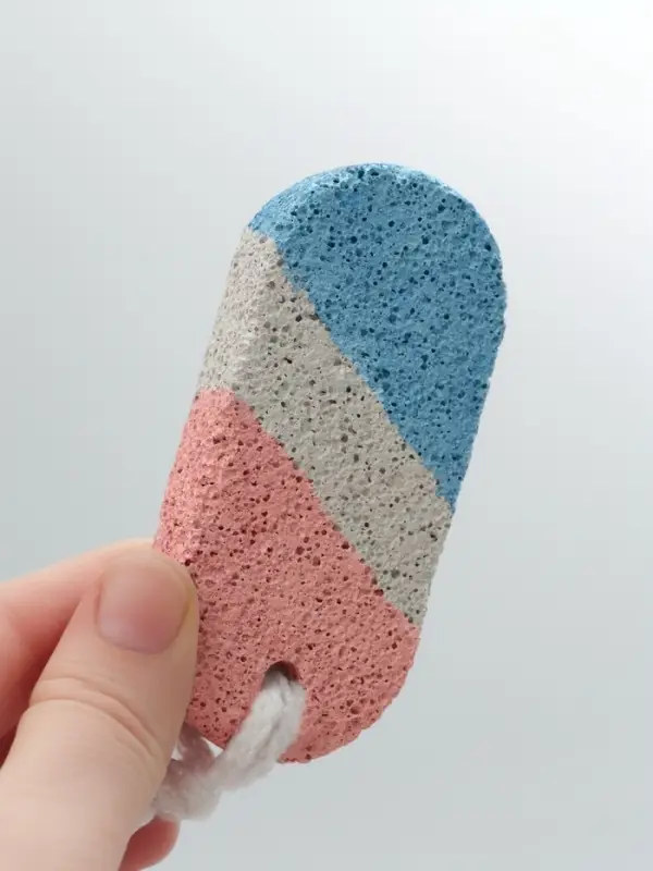 Пемза для педикюра, с подвесом, 9&times;4 см, в коробке, разноцветная