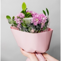 Плёнка для цветов упаковочная глянцевая прозрачная «Цветы», белая, 0.6 x 10 м Плёнка для цветов упаковочная глянцевая прозрачная «Цветы», белая, 0.6 x 10 м