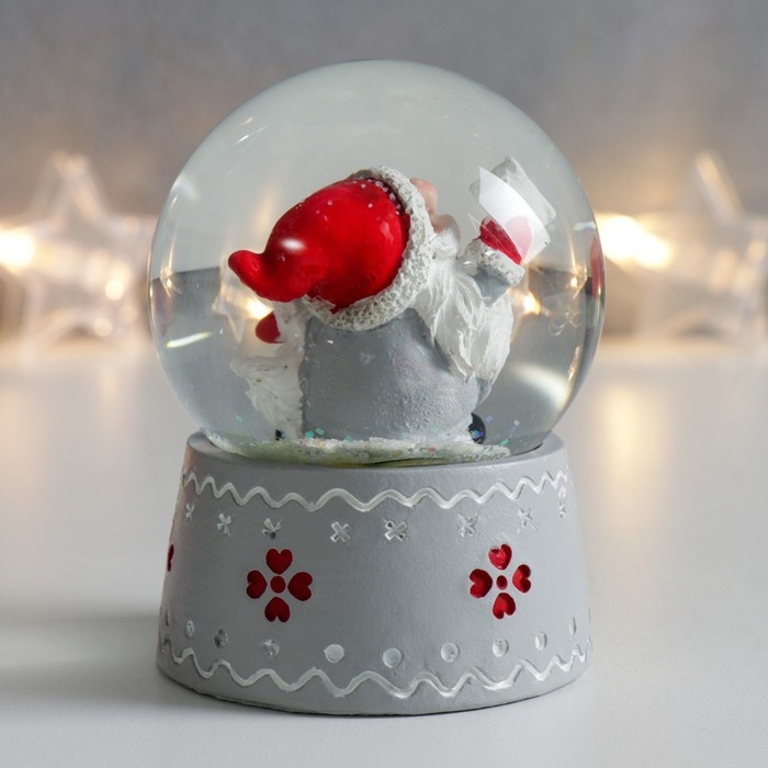 Сувенир полистоун водяной шар "Дед Морозик с длинной бородой" 6,5х6,5х8,5 см