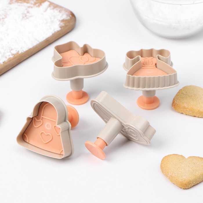 Набор форм для печенья &laquo;Одежда&raquo;, 4 шт, бежевый