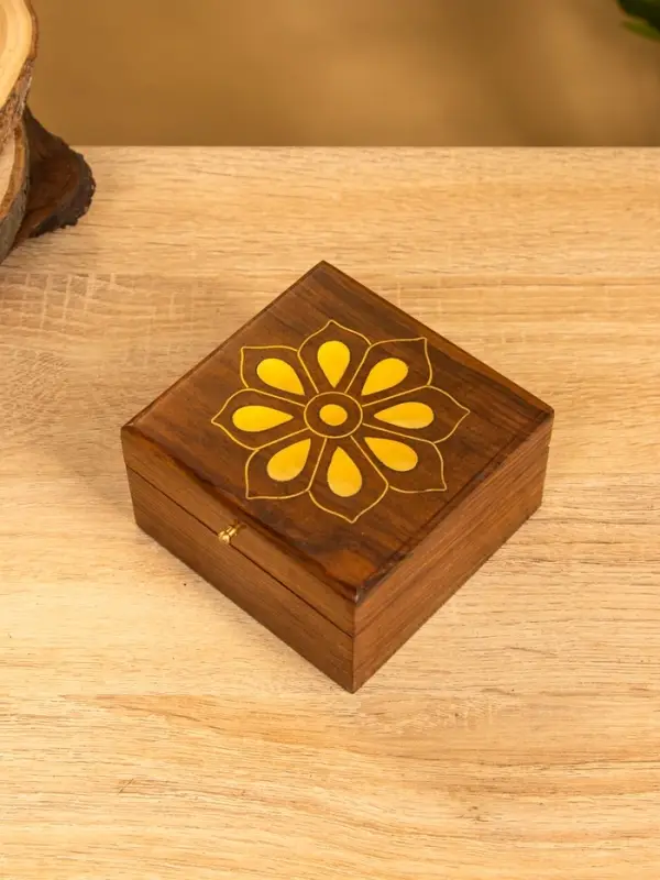 Шкатулка "Цветок" 10х10х6 см, дерево шишам