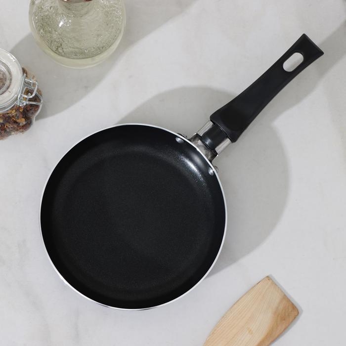 Сковорода &laquo;Лерой&raquo;, d=14 см, пластиковая ручка, антипригарное покрытие, цвет МИКС