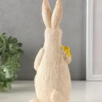 Сувенир полистоун "Зайка вязанный с букетом цветов" 8х10,5х23 см