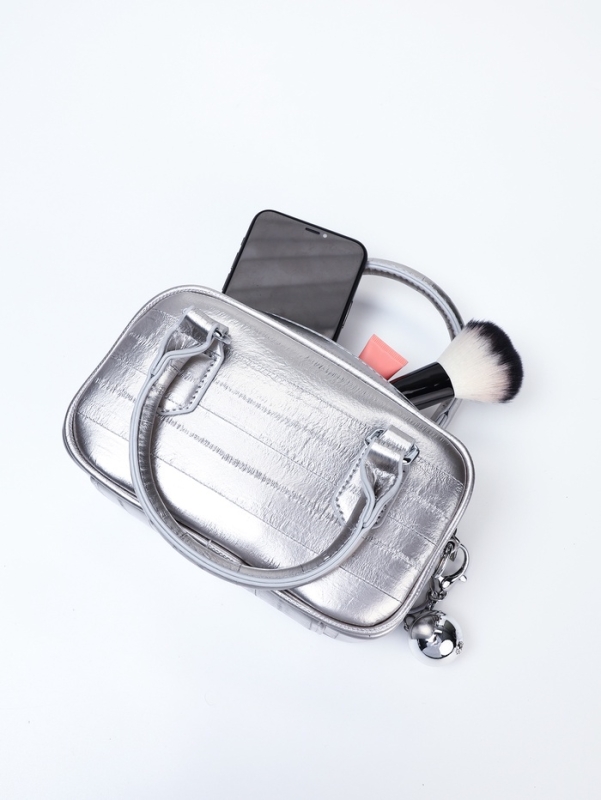 Сумка женская, 20*9*12, отд на молнии, длин ремень, серебро