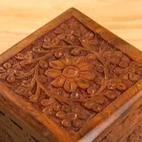 Шкатулка резная 10х10х6 см, дерево шишам