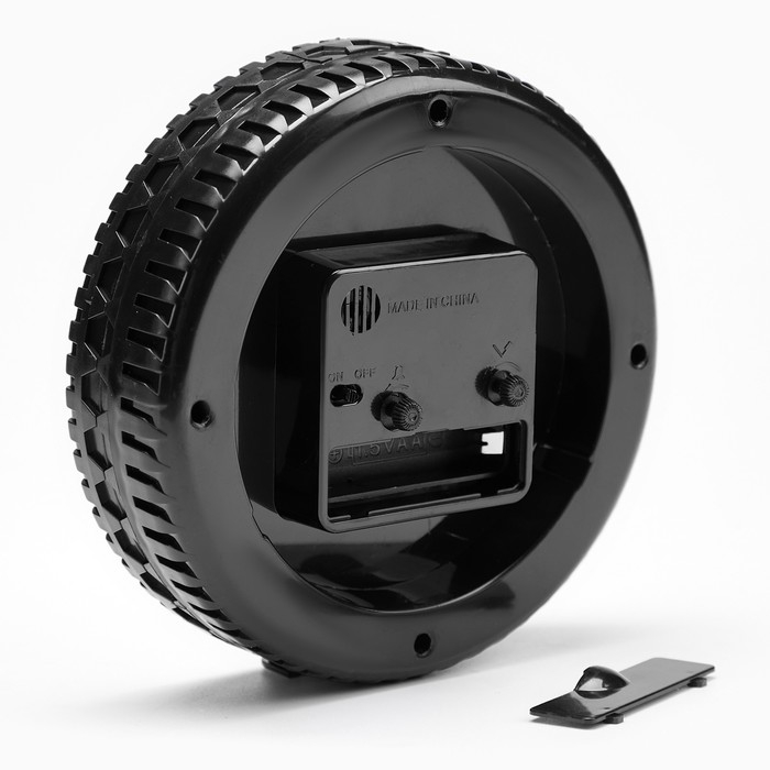 Часы - будильник настольные "Гонки" детские, дискретный ход, d-10 см, 14 х 14 см, АА