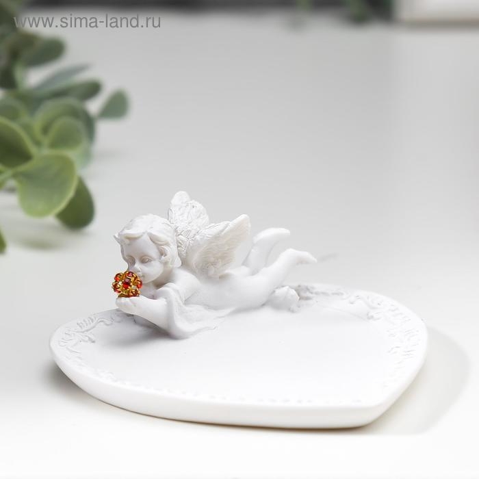 Сувенир полистоун подставка для колец Сувенир полистоун подставка для колец "Белоснежный ангел с красным шаром" МИКС 3х8,6х8,2 см 483871