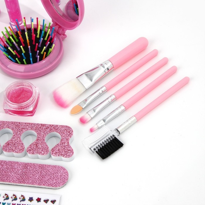 Набор детской косметики в чемодане &laquo;Самой красивой&raquo;, тени, резинки для волос, блески для губ, глиттер, лаки для ногтей, наклейки, пилочка, расчёска, кисти, косметичка