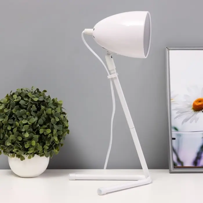 Настольная лампа "Санди" Е27 40Вт бело-черный 18х18х40 см