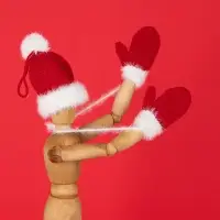 Подвеска на елку &laquo;Вьюшка&raquo;, варежки, красная