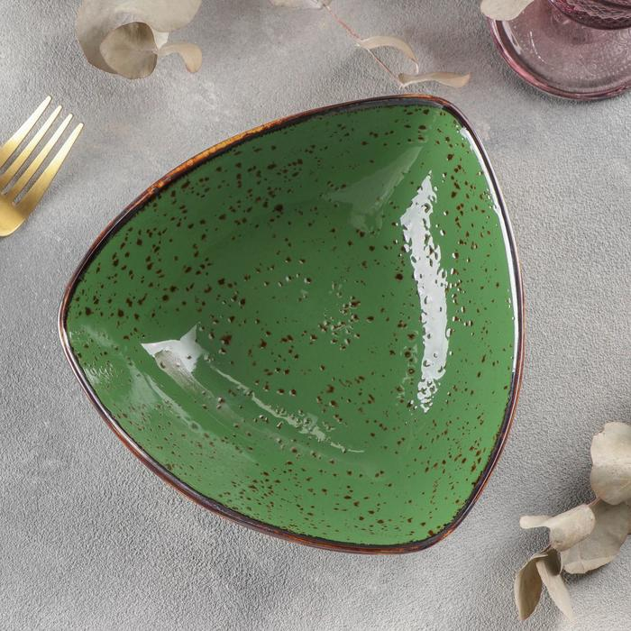 Салатник керамический треугольный &laquo;Созвездие&raquo;, 18&times;4,2 см, цвет зелёный