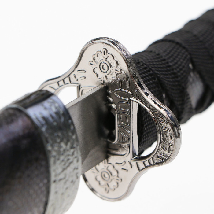 Сувенирное оружие &laquo;Катана на подставке&raquo;, чёрные ножны под змеиную кожу, 70см, клинок 31см