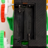 Машинка-перевёртыш &laquo;Лягушка&raquo;, работает от батареек, цвет зеленый