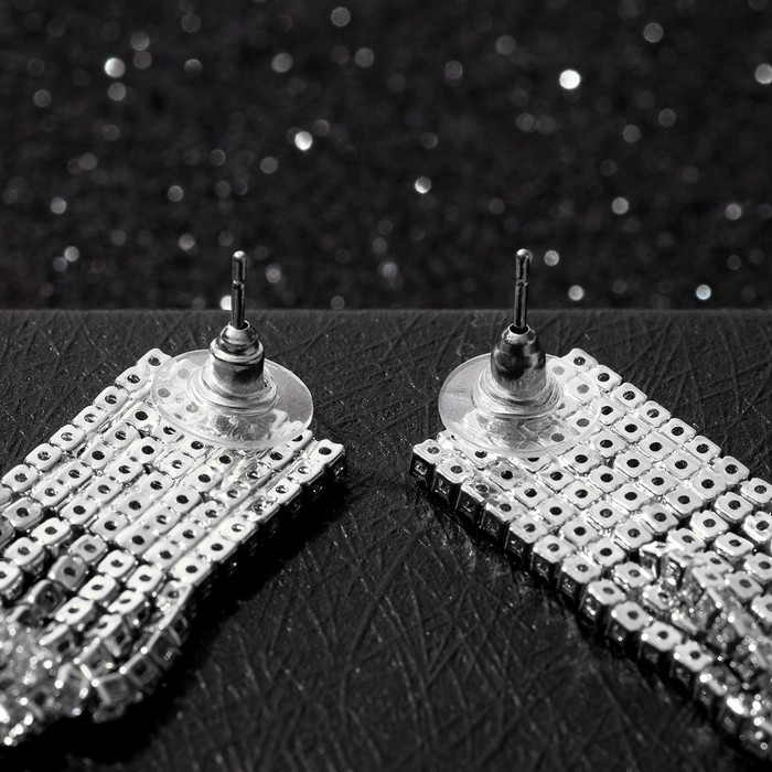 Серьги висячие со стразами &laquo;Водопад&raquo; на прямоугольнике, цвет белый в серебре, 12см