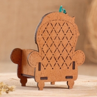 Игольница сувенир "Кот в кресле", МДФ, Дуб, 8,5х5х8,5 см Игольница сувенир "Кот в кресле", МДФ, Дуб, 8,5х5х8,5 см