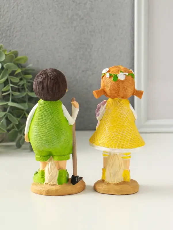 Сувенир полистоун "Малышка и мальчишка вафельные наряды" набор 2 шт 5,7х6,8х15 см