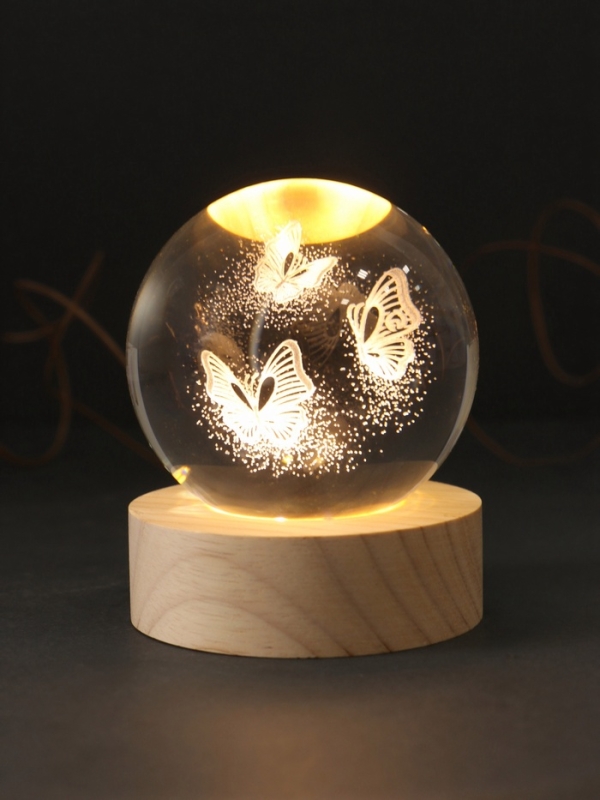 Сувенир стекло подсветка "Шар. Бабочки" d=6 см подставка дерево, USB