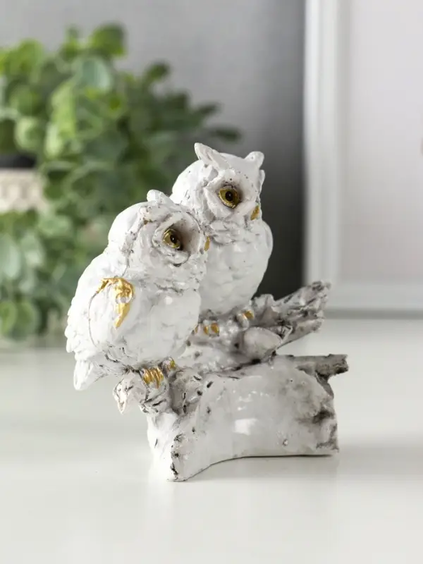 Сувенир полистоун "Белые филины на коряге" 5х9х8,5 см