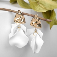 Серьги ассорти &laquo;Ветер&raquo; мятые треугольники, цвет бело-золотой