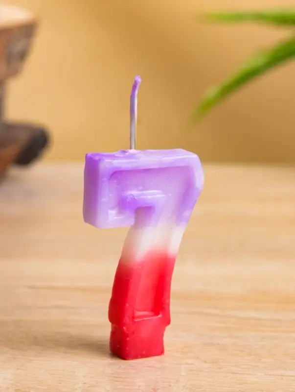 Свеча цифра "7" 8х3,75х1 см